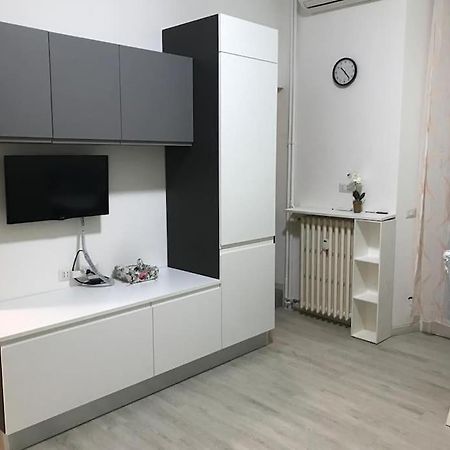 Appartamento In Zona Bocconi Milano Exterior foto