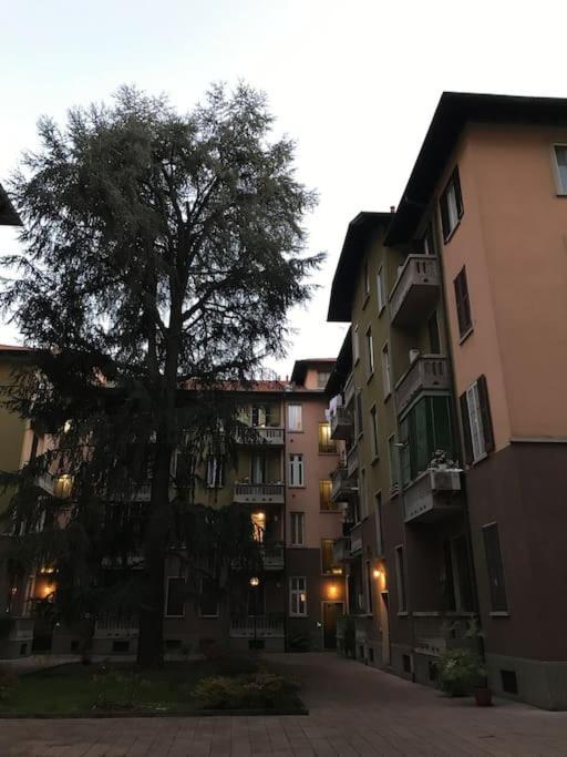 Appartamento In Zona Bocconi Milano Exterior foto
