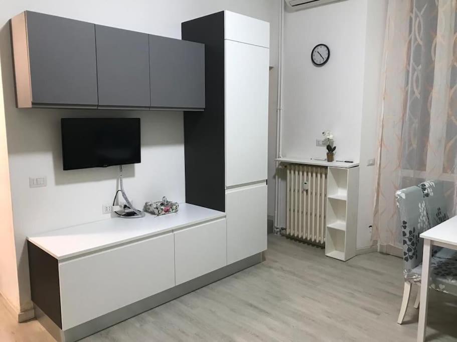 Appartamento In Zona Bocconi Milano Exterior foto